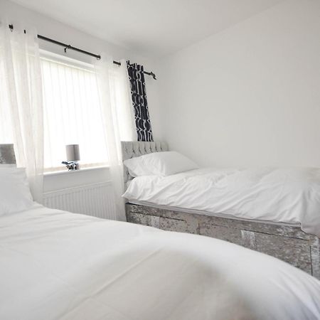 Modern 2 Bed Apartment Лутон Экстерьер фото