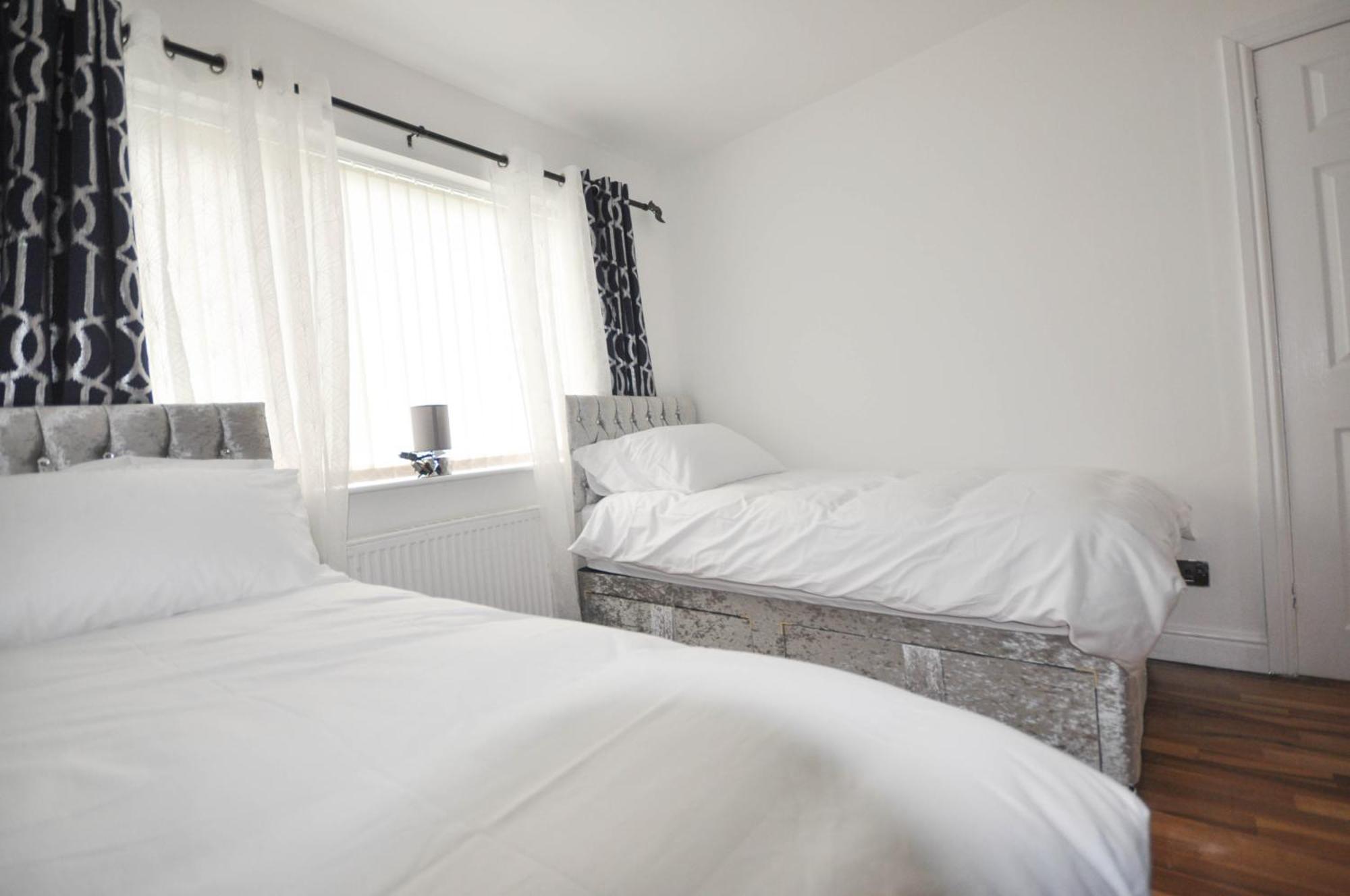 Modern 2 Bed Apartment Лутон Экстерьер фото