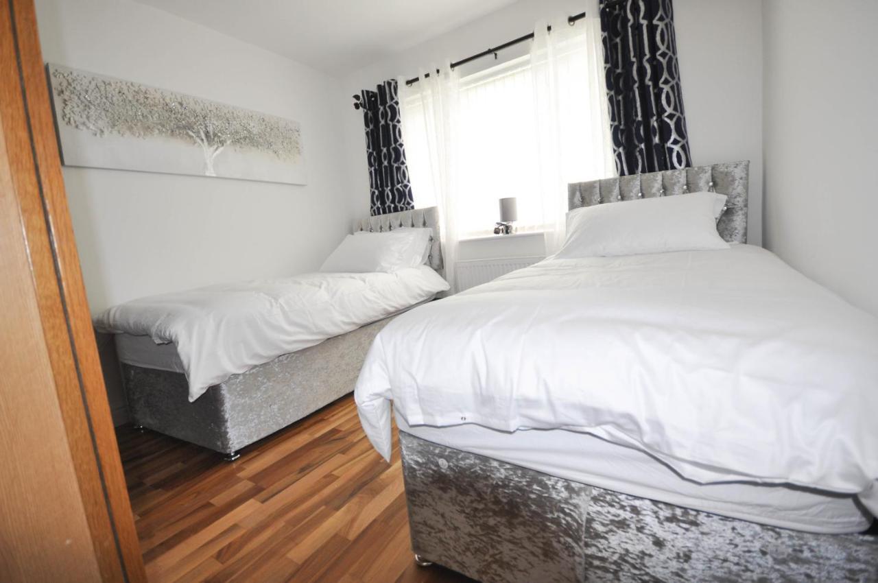 Modern 2 Bed Apartment Лутон Экстерьер фото