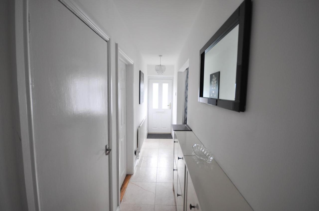 Modern 2 Bed Apartment Лутон Экстерьер фото