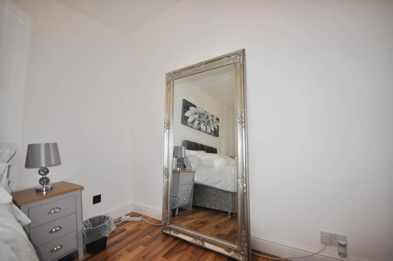 Modern 2 Bed Apartment Лутон Экстерьер фото