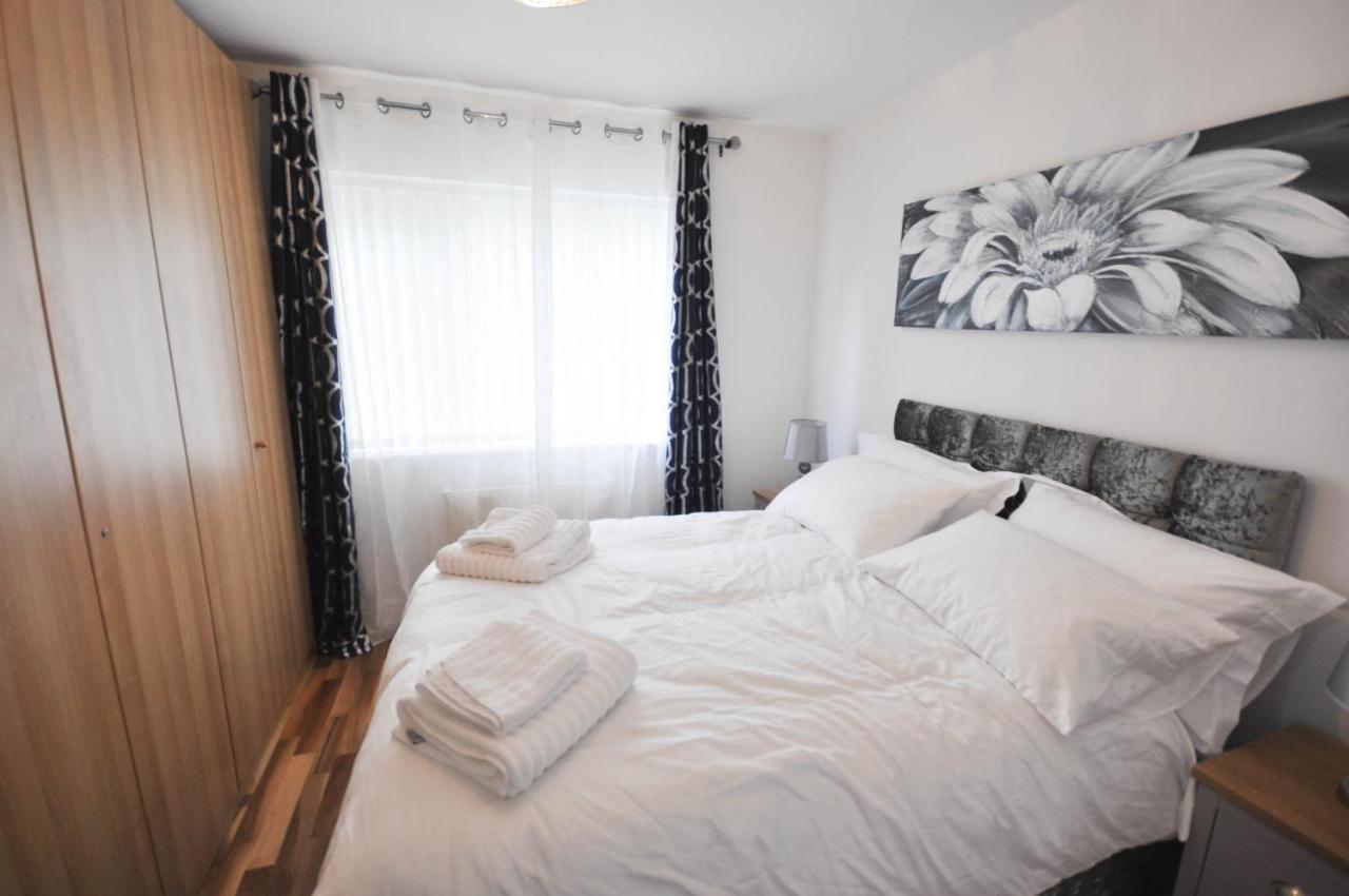 Modern 2 Bed Apartment Лутон Экстерьер фото