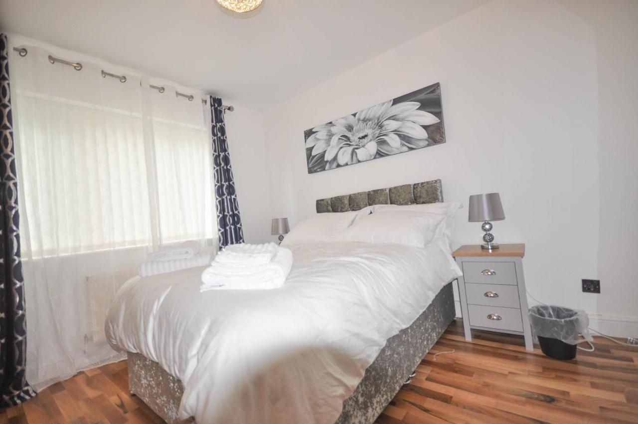 Modern 2 Bed Apartment Лутон Экстерьер фото